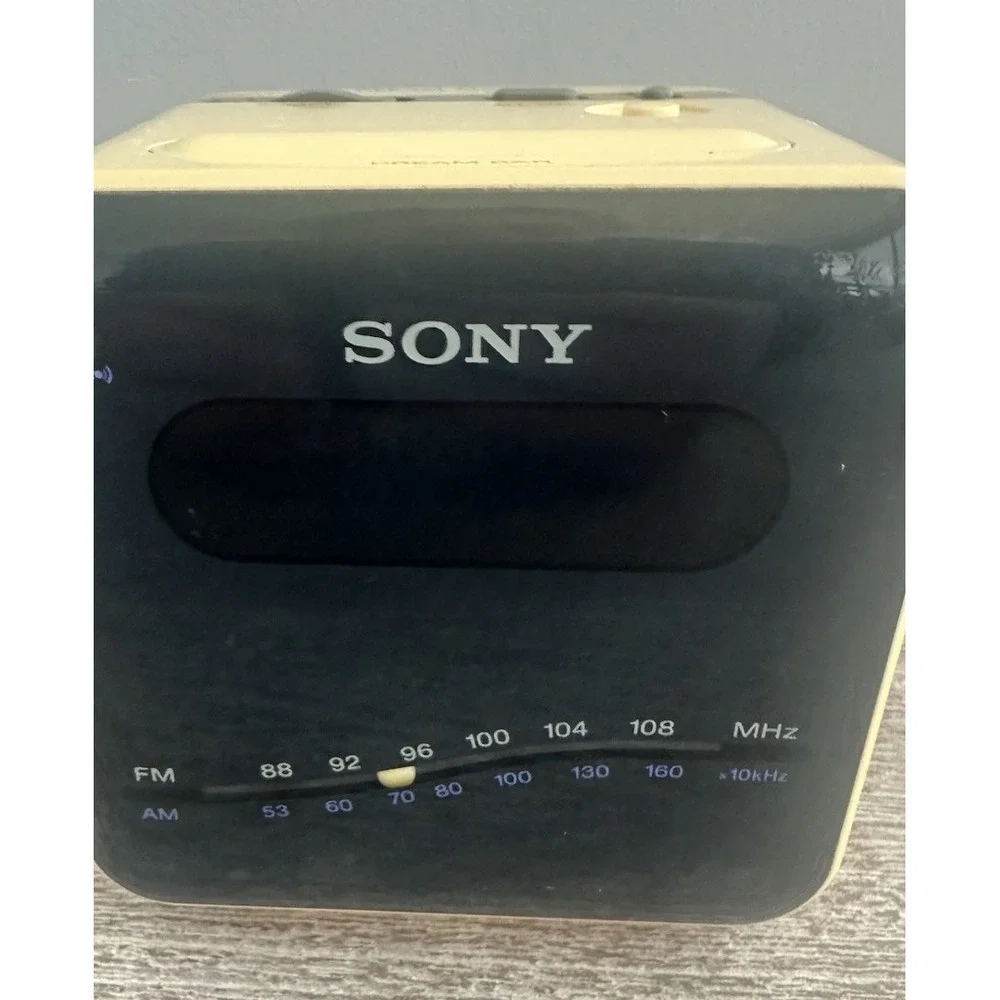 Vintage Sony Dream Machine ICF-C10W AM/FM Digital Clock Radio Beige Tested Works